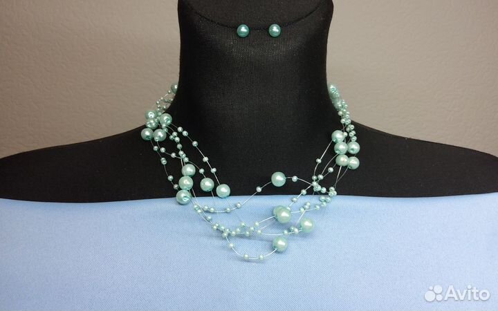 Комплект бижутерии серьги и короткие бусы