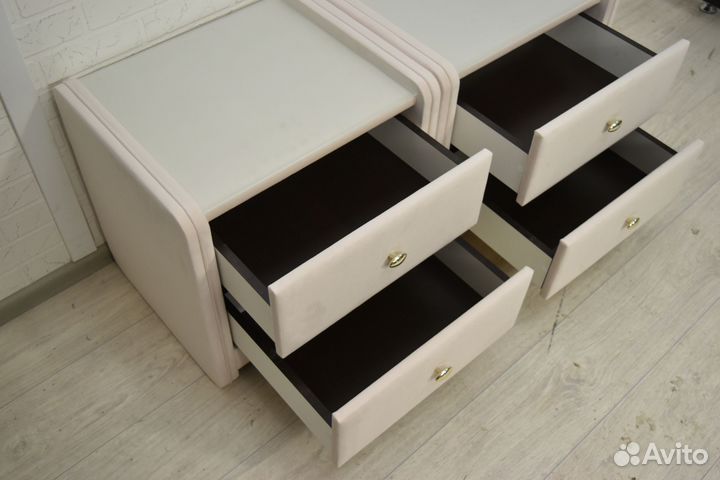 Прикроватные тумбы