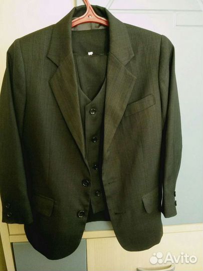 Школьный Костюм тройка для мальчика 140, 34раз