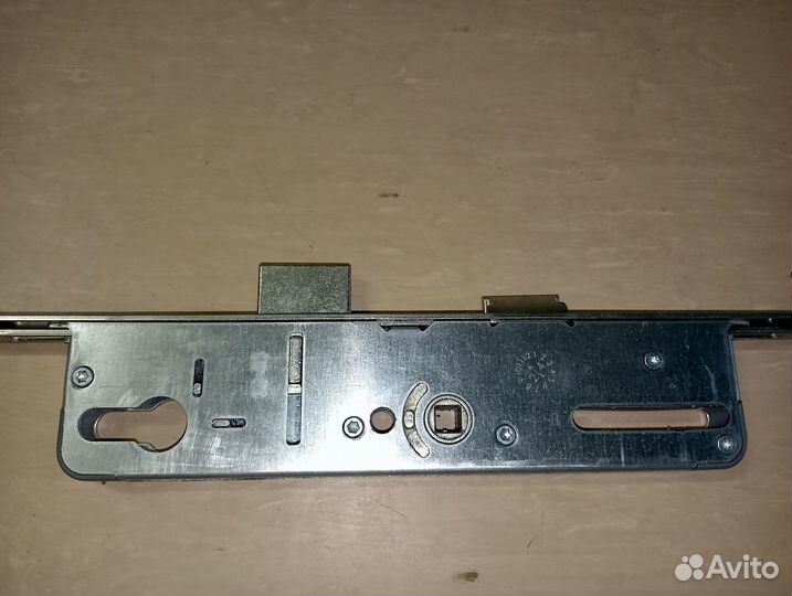 Замок врезной многозапорный с ригелем для пвх двер