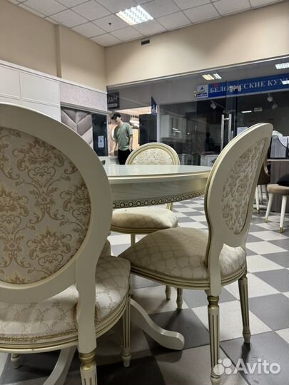 Стол обеденный со стульями