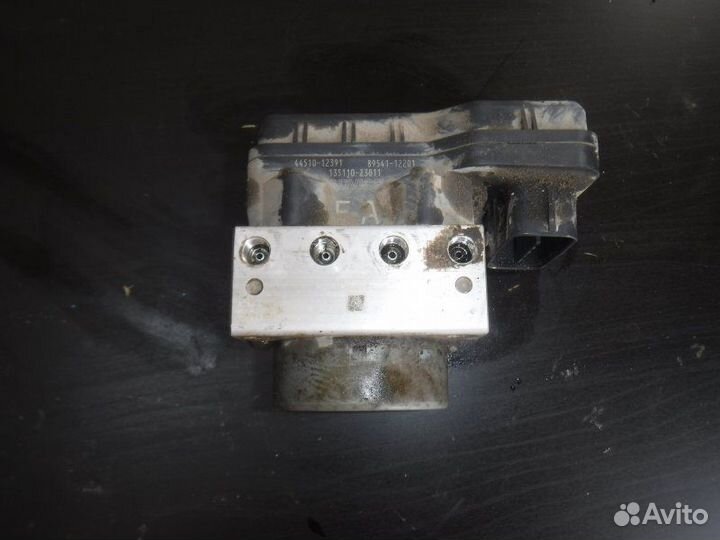 Блок abs Toyota Corolla 151 1ZR 2011