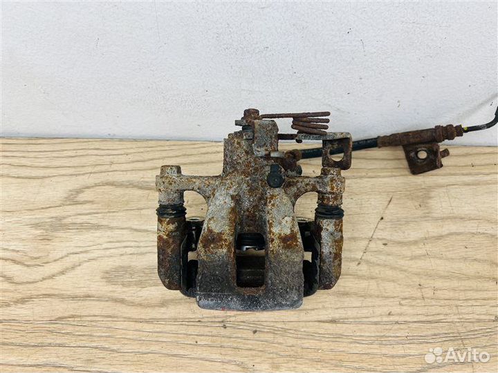 Суппорт тормозной задний правый Hyundai Solaris 1