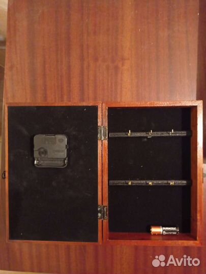 Оригинальная ключница-часы, настенная