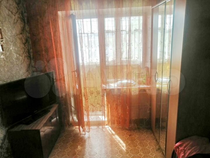 2-к. квартира, 52 м², 4/10 эт.