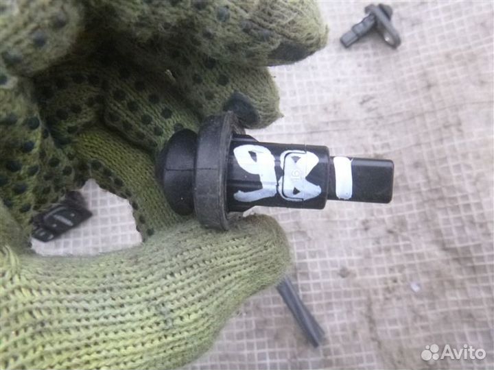 Концевик двери Toyota Land Cruiser Prado GRJ120