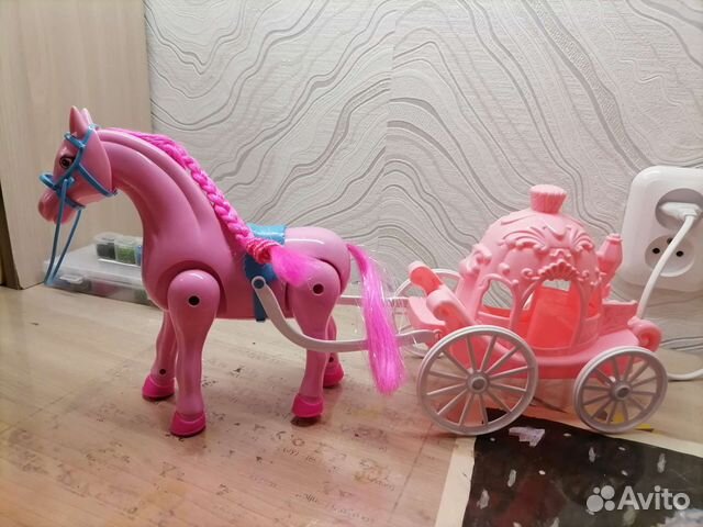 Лошадь с каретой