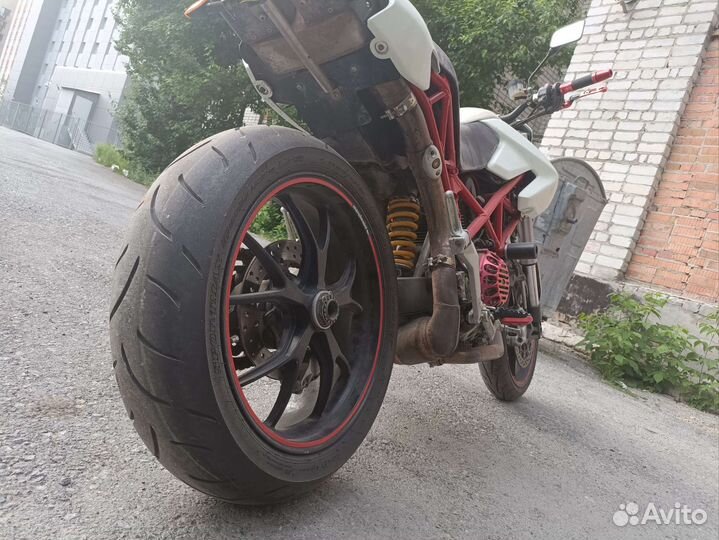 Ducati hypermotard 1100
