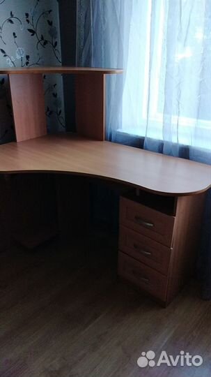 Компьютерный стол угловой