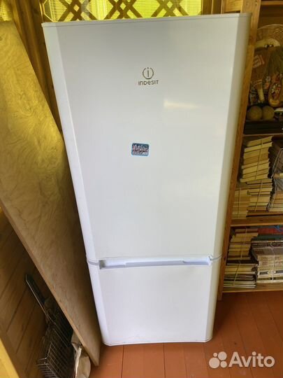 Холодильник бу indesit
