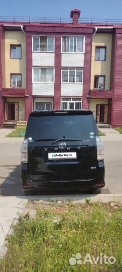 Toyota Voxy 2.0 CVT, 2010, 176 229 км