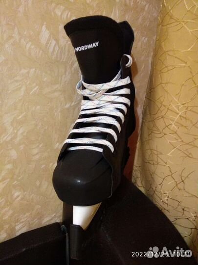 Коньки хоккейные