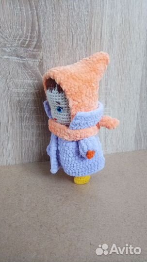 Вязаная кукла игрушка