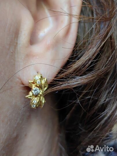 Золотые серьги с бриллиантами 750