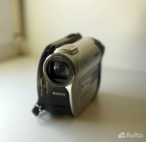 Видеокамера Sony DCR-DVD106E