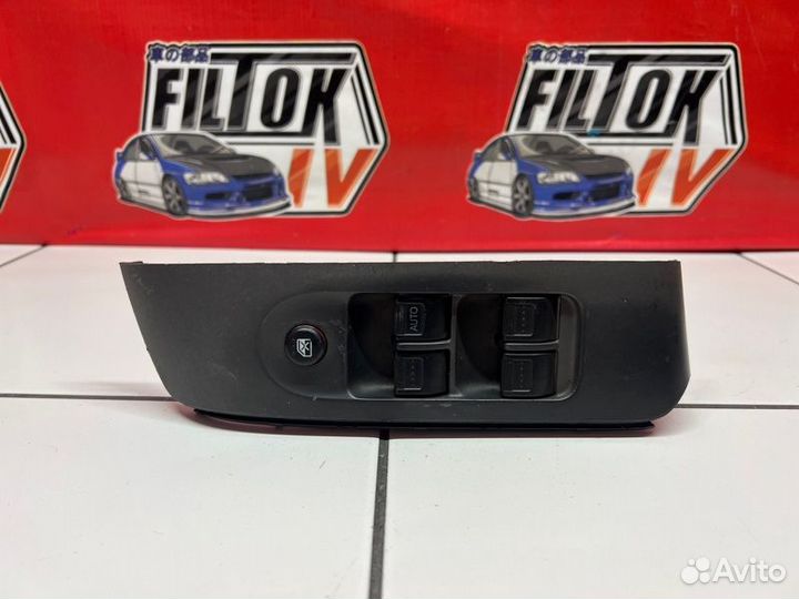 Блок управления стеклоподъемниками правый Honda