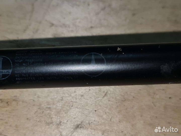 Амортизатор капота Mercedes W211