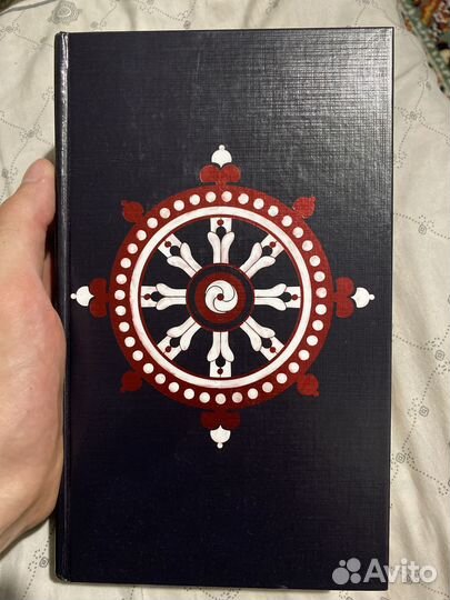 Продаю книгу Шантарам почти новая