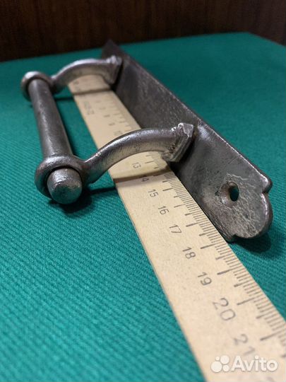 Старинная дверная ручка. ретро