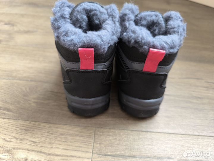 Зимние ботинки новые на девочку 30