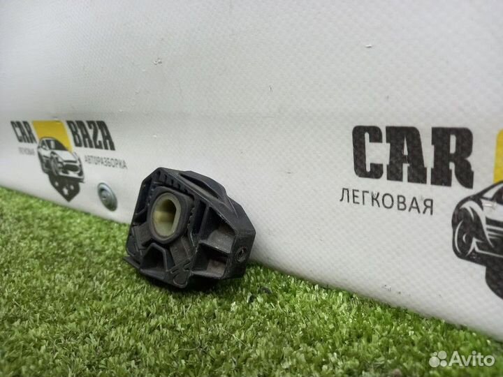 Кронштейн радиатора Audi138879