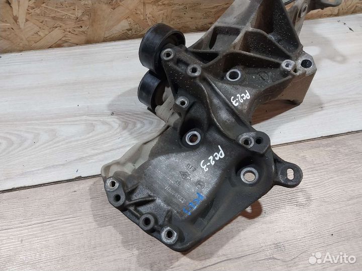 Кронштейн генератора Renault Symbol 2 1.4 K4J