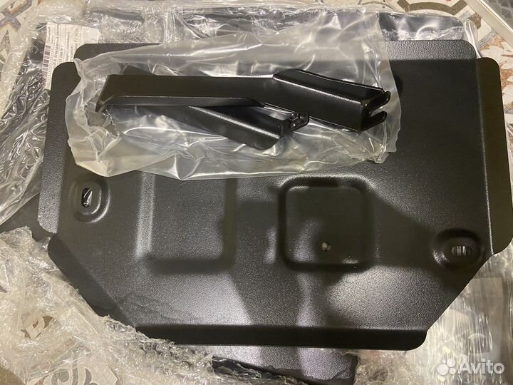 Защита топливного бака и комплект крепежа