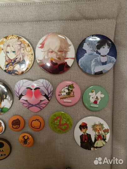 Значки и брелки