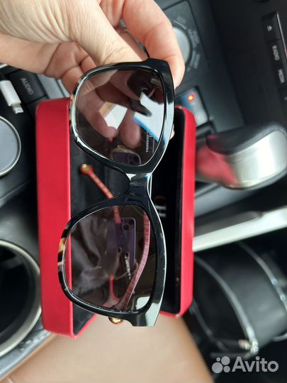 Бронь Солнцезащитные очки Carolina Herrera