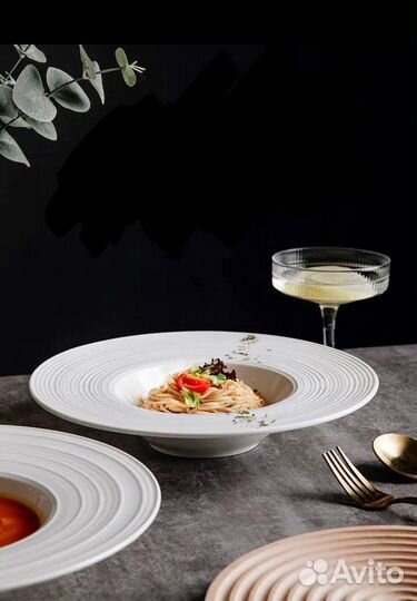 Глубокая сервировочная тарелка