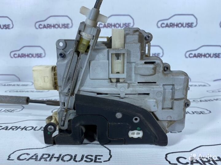 Замок двери передний правый Volkswagen Touareg NF