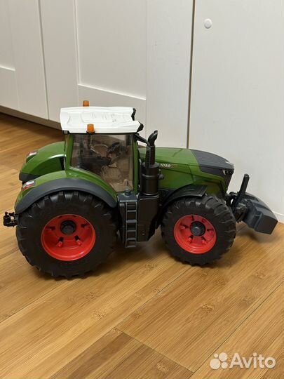 Трактор bruder fendt 1050