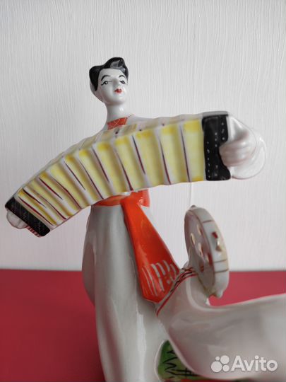 Статуэтка СССР Перепляс с бубном и гармонью