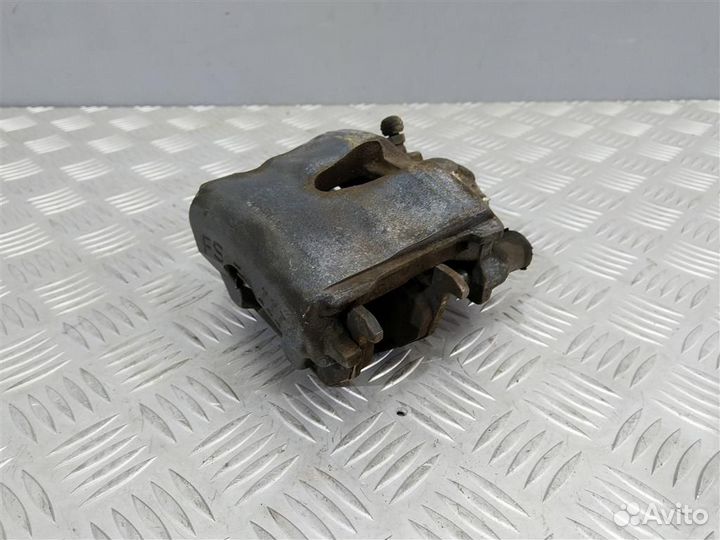 Суппорт передний правый Volkswagen Golf 7 5Q06151