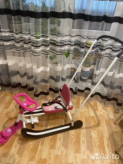 Детский снегокат с ручкой