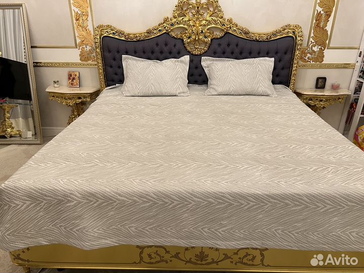 Итальянская кровать и тумбы