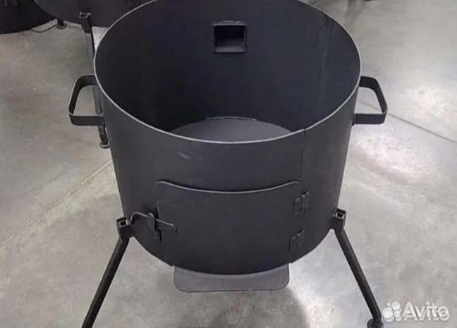 Печь для казана 8 л с трубой и съёмными ножками