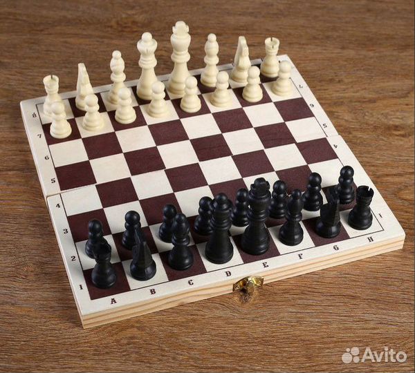 Шахматы доска дерево 30х30 см, фигуры пластик