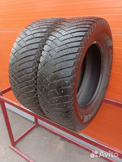 Goodyear UltraGrip Ice Arctic SUV 245/65 R17 111T