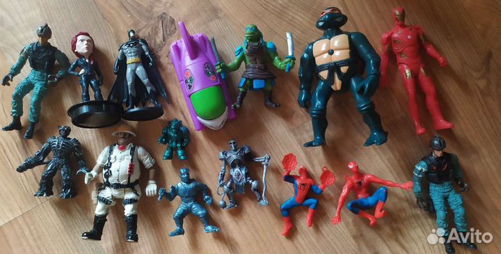 Фигурки роботов