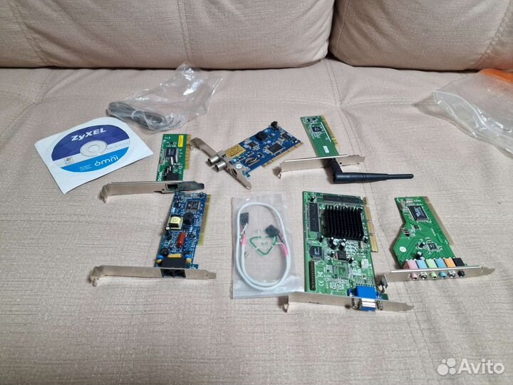 Пакет с проводами и компьютерными железками