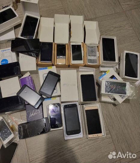 40 смартфонов