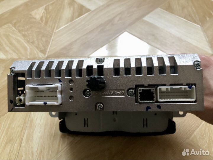 Штатная магнитола на Renault Logan