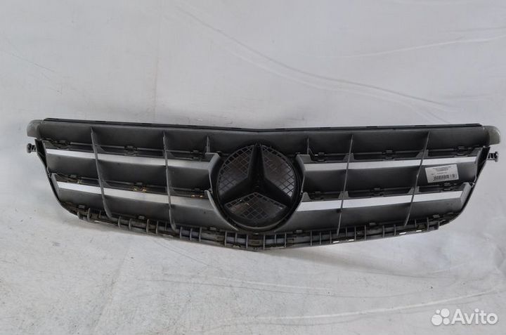 Б/У Решетка радиатора Mercedes 204 2013