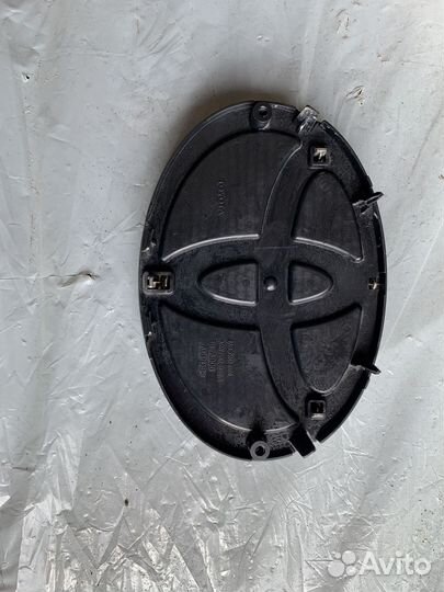 Эмблема Toyota Land Cruiser Prado 150 2017