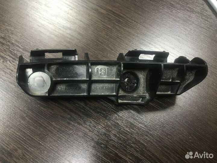 Кронштейн бампера задний левый Toyota Rav4 (2015