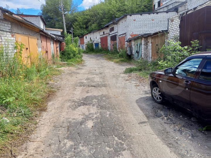 Гараж, > 30 м²