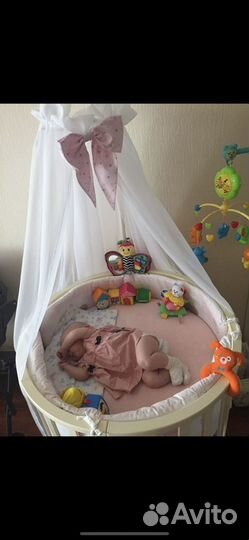 Набор детской мебели (кроватка, комод-столик)