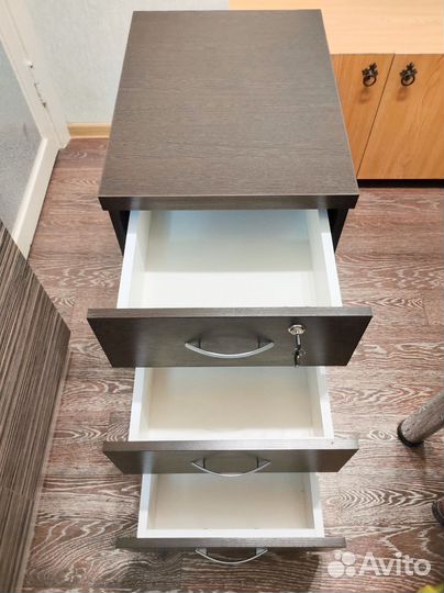 Тумба прикроватная