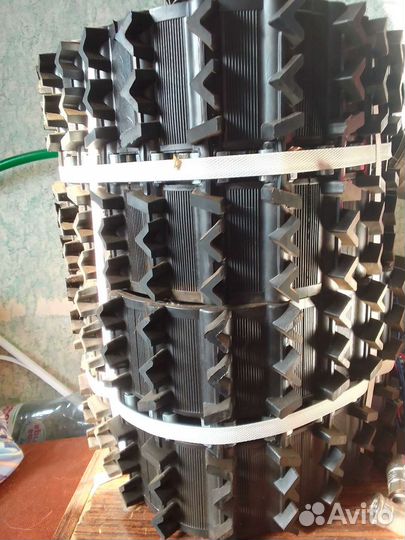 Гусиници муравей